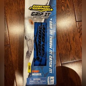 Runner Grip It Football with Pump